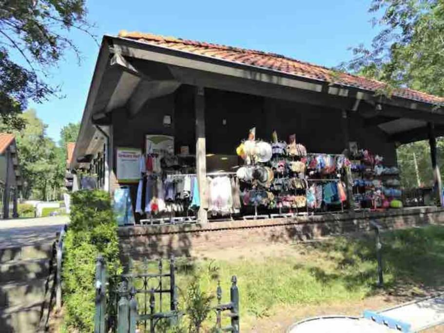 Chalet Toetje Op De Veluwe Hoenderloo Extérieur photo